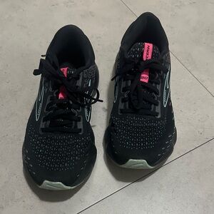Brooks Women's Black and Pink Athletic Shoes